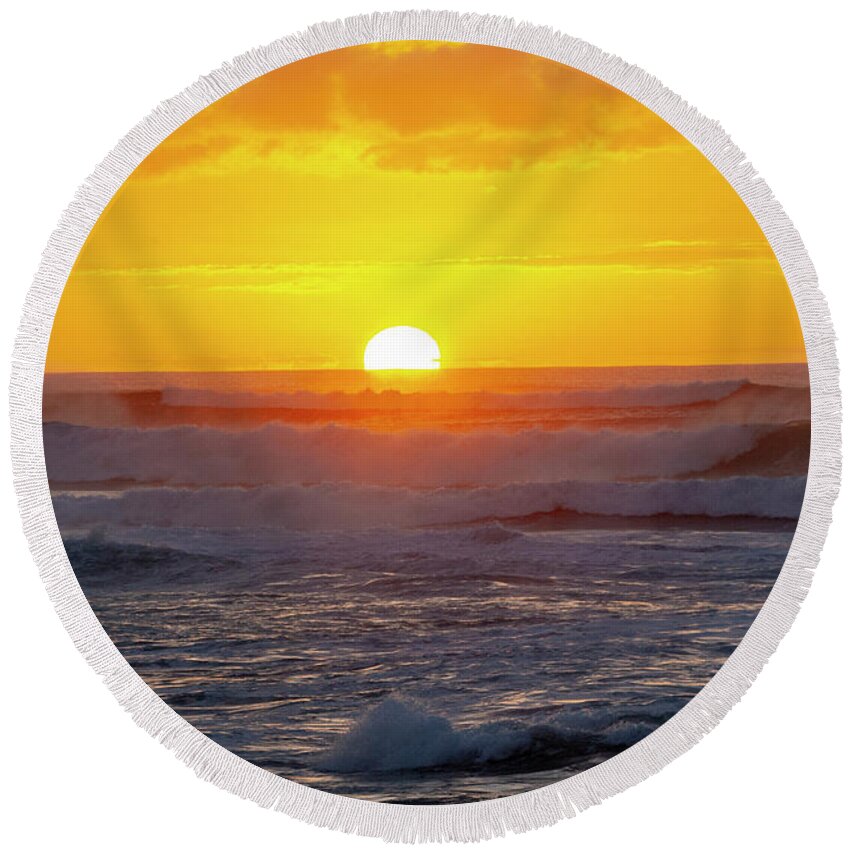 Oahu Round Beach Towel featuring the photograph Sinking Sun by Anthony Jones