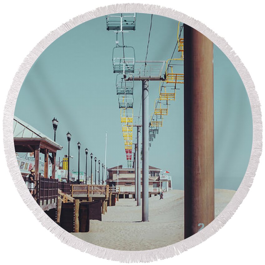 Seaside Round Beach Towel featuring the photograph Sky Ride by Steve Stanger