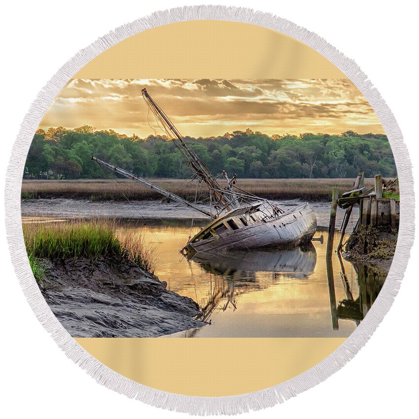 Lowcountry Round Beach Towel featuring the photograph Sunrise Shipwreck by Scott Hansen