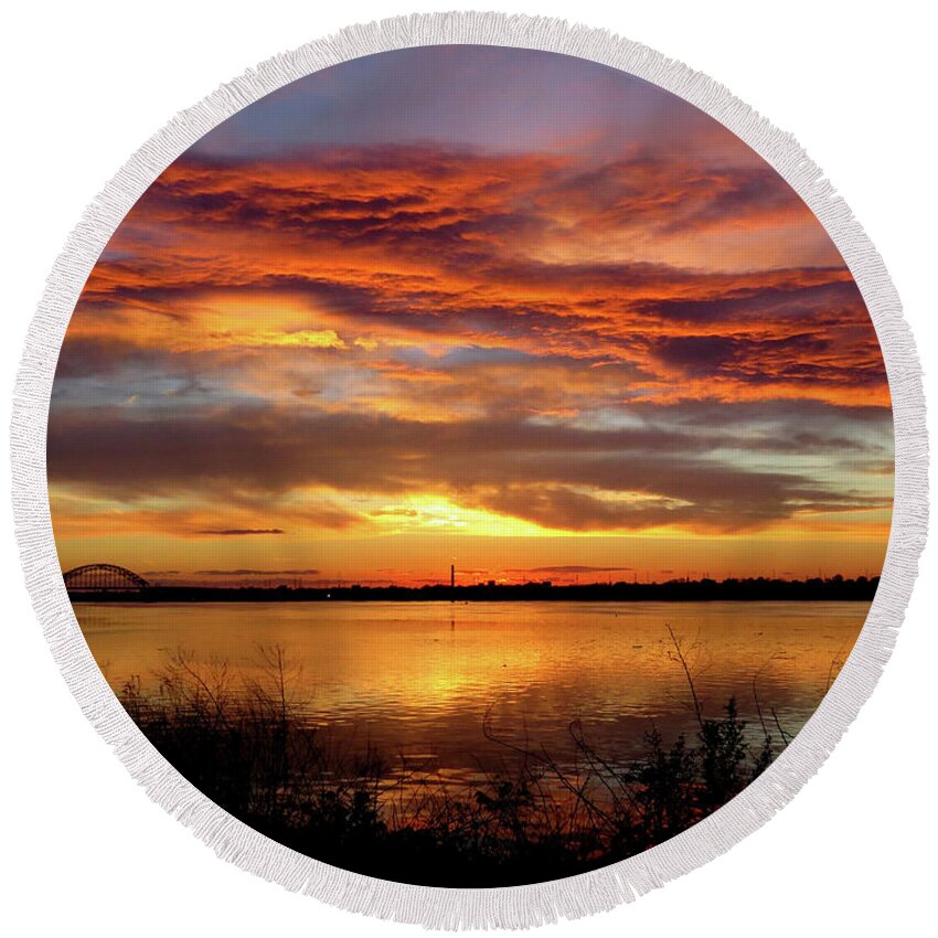 Sunset Round Beach Towel featuring the photograph Sunset on the Delaware No. One by Linda Stern