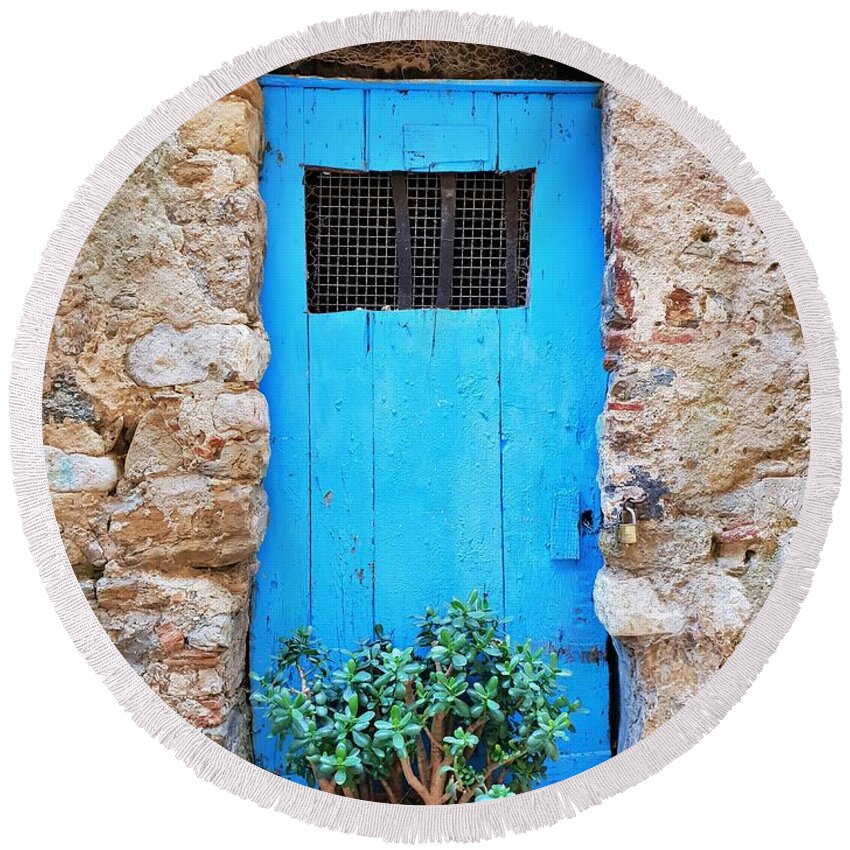 Doors Round Beach Towel featuring the photograph The Old Blue Door by Andrea Whitaker