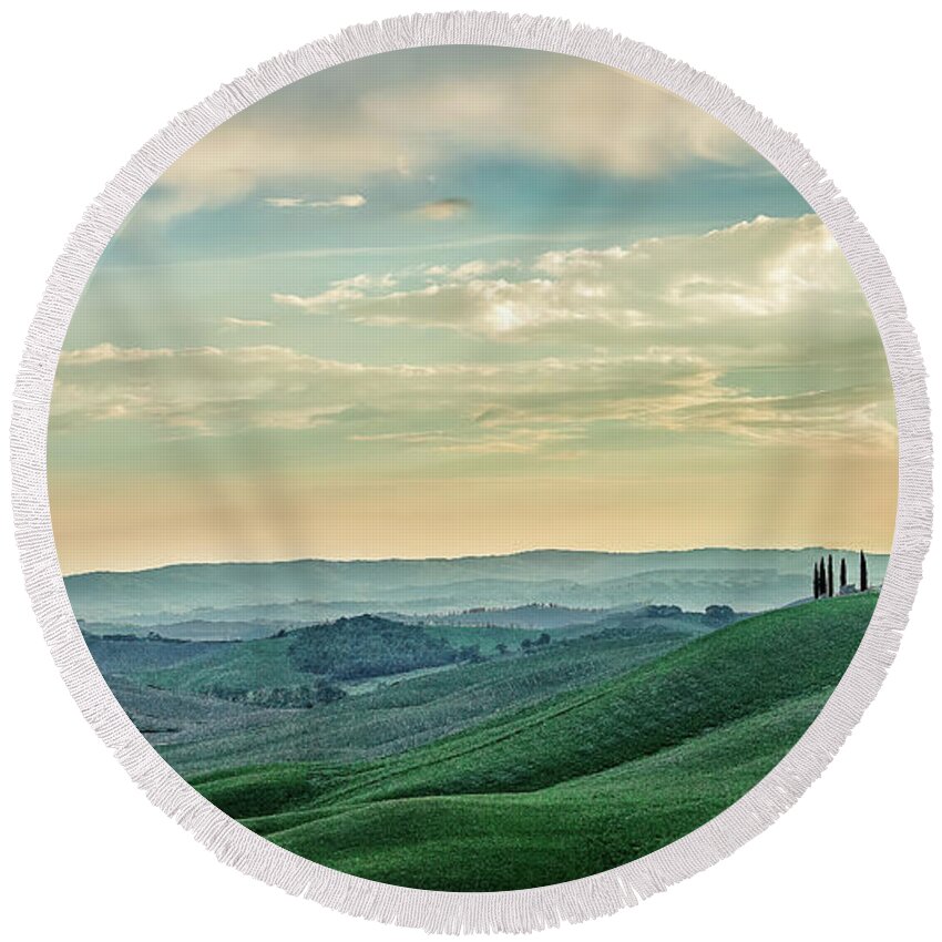 Tuscany Round Beach Towel featuring the photograph Tuscan Wheat Field by Fred Greco
