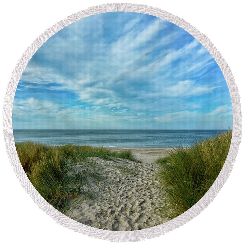 Horizon Over Water Round Beach Towel featuring the photograph Way To The Beach by Joachim G Pinkawa