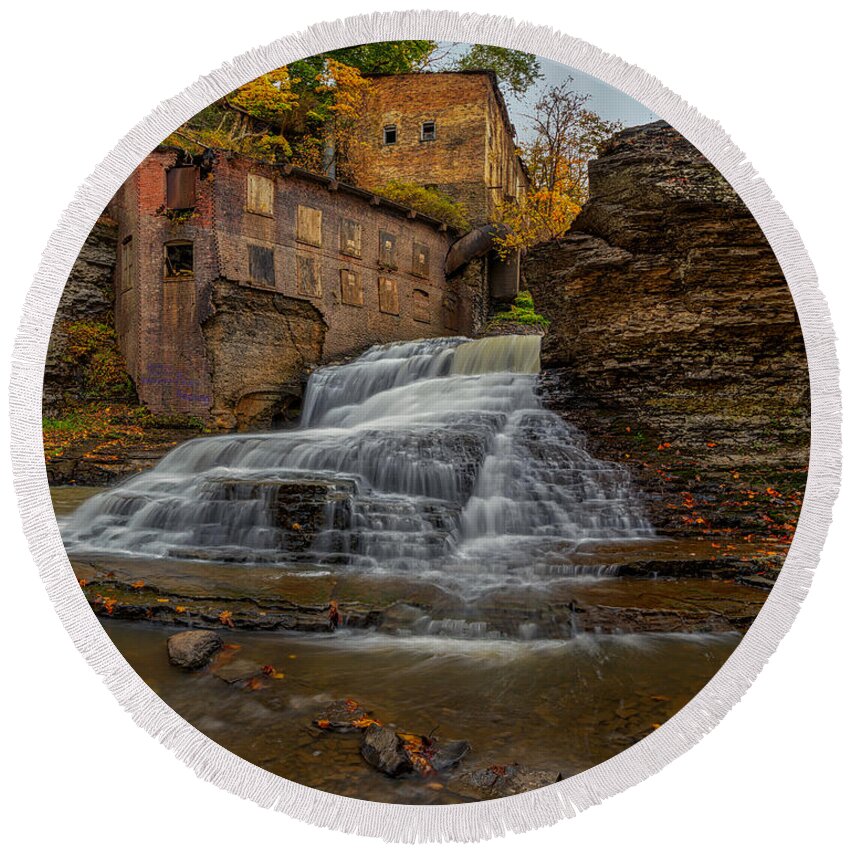 Waterfalls Round Beach Towel featuring the photograph Wells Falls by Rod Best