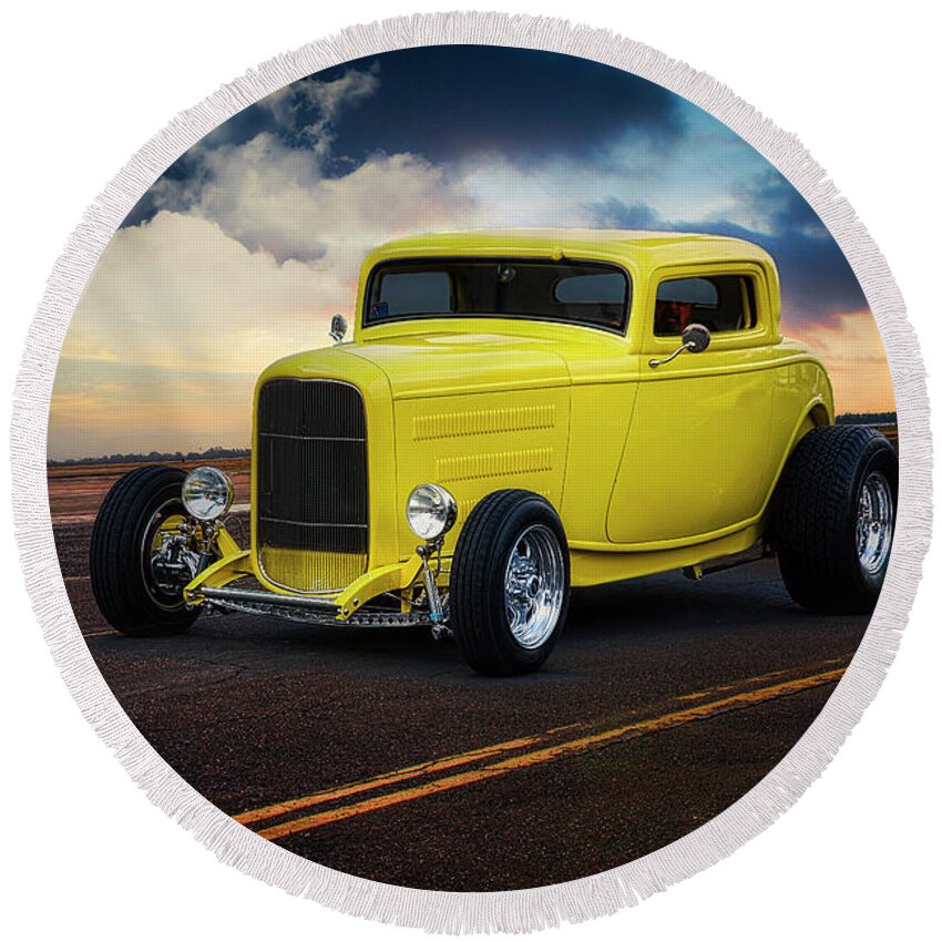 1932 Ford Coupe Round Beach Towel featuring the photograph 1932 Ford 'Chopped HiBoy' Coupe by Dave Koontz