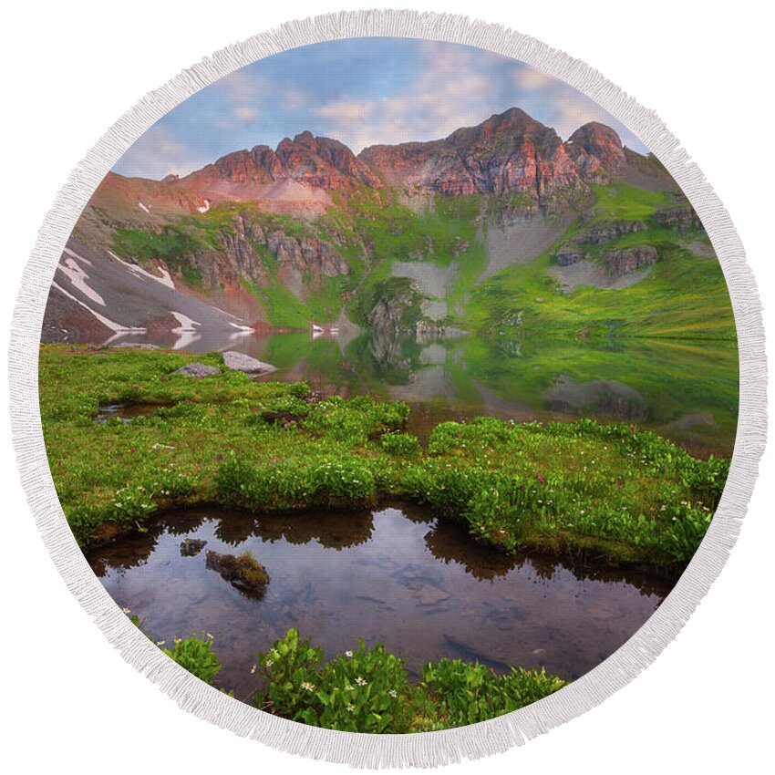 Clear Lake Round Beach Towel featuring the photograph Alpine Morning #1 by Darren White