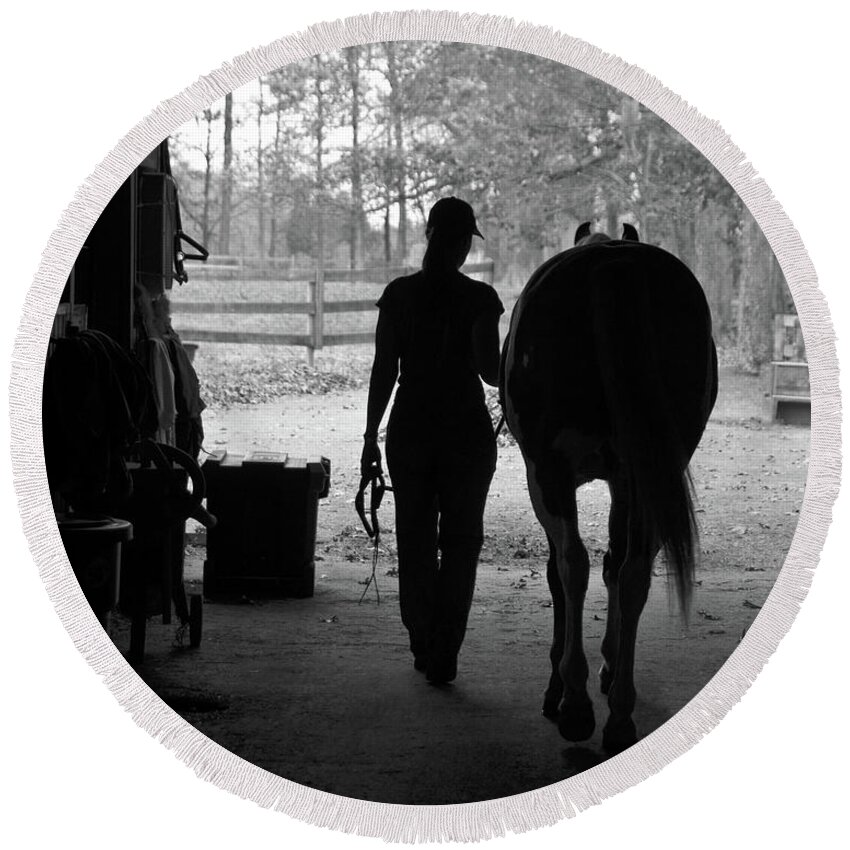 Horses Round Beach Towel featuring the photograph Day's End #1 by Minnie Gallman