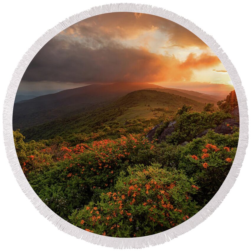 Tennessee Round Beach Towel featuring the photograph In a Dream by Anthony Heflin