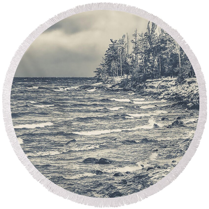 Presque Isle Round Beach Towel featuring the photograph Lake Superior by Phil Perkins
