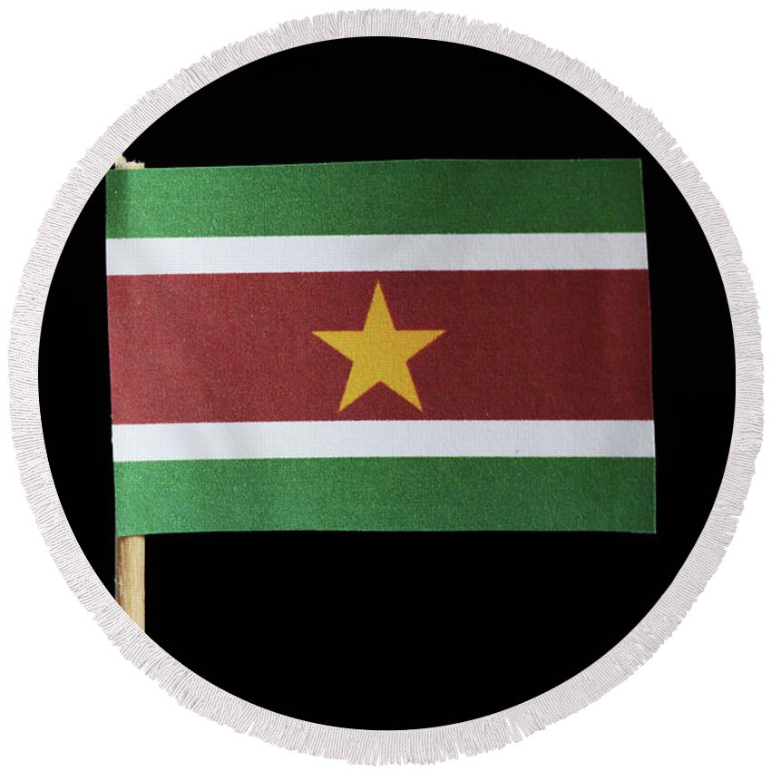 Hình ảnh này rất đặc biệt, với cờ liên kết với một tăm tre và đặt trên nền đen tuyệt đẹp. Hình ảnh liên quan đến từ khóa Suriname Flag với tăm tre sẽ khiến bạn để lại dấu ấn trong lòng người xem.