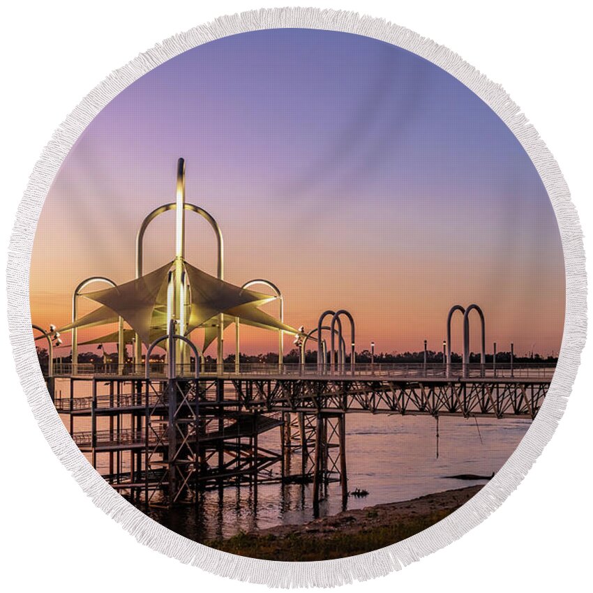 Baton Rouge Sunset Round Beach Towel featuring the photograph A Southern Sunset by Rod Best