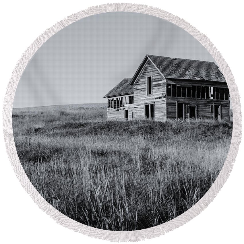 Farm Round Beach Towel featuring the photograph Abandoned in Palouse by Connie Carr