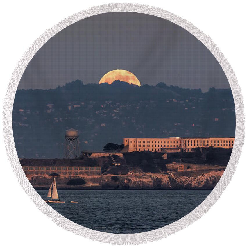 Landscape Round Beach Towel featuring the photograph Alcatraz Moonrise by Laura Macky