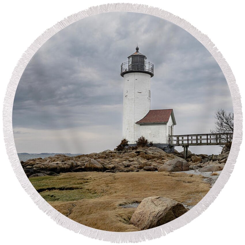 Lighthouse Round Beach Towel featuring the photograph Annisquam Lighthouse by David Lee