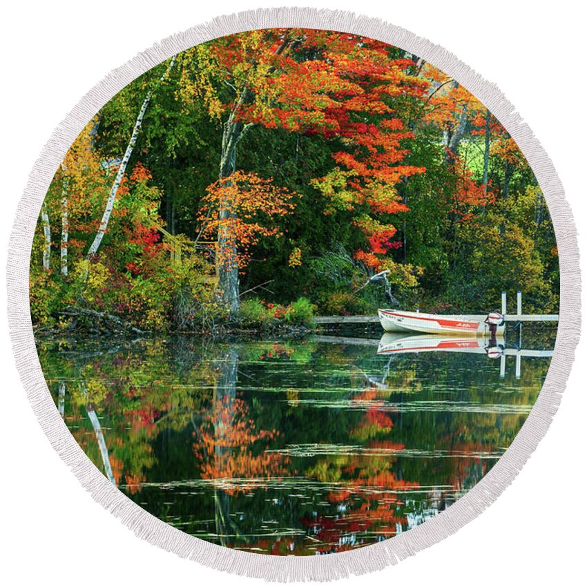 Autumn Round Beach Towel featuring the photograph Autumn Colors 34A4306 by Greg Hartford