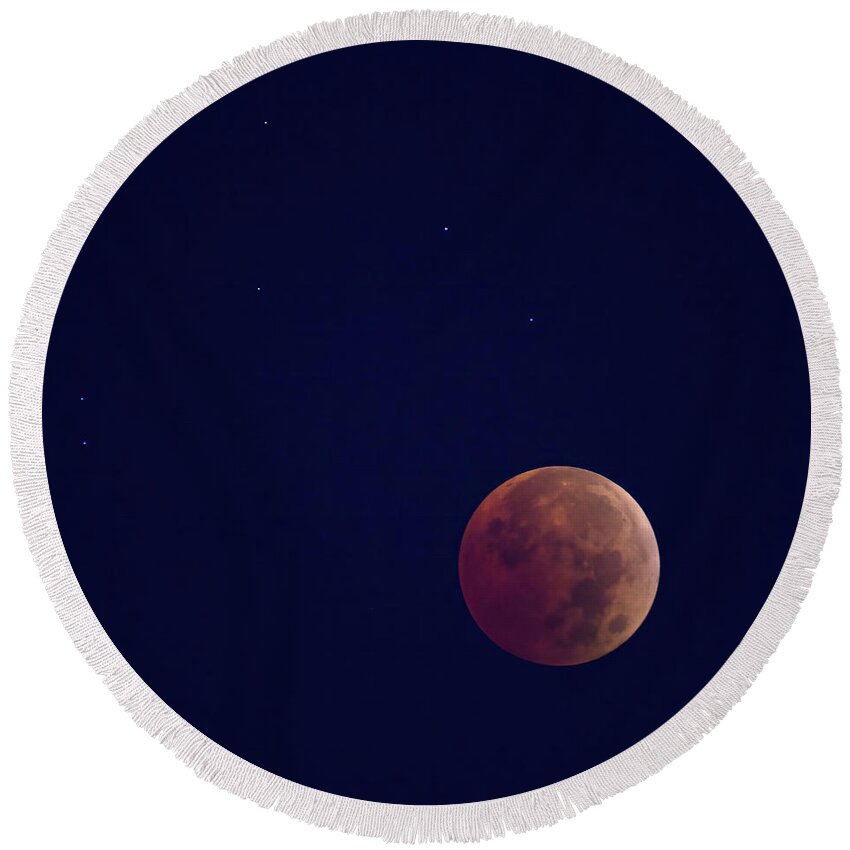 Moon Round Beach Towel featuring the photograph Blood Moon at Totality by Flinn Hackett