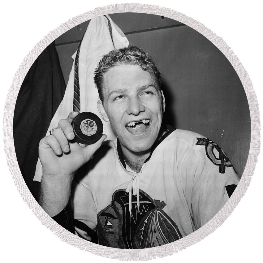 Bobby Round Beach Towel featuring the photograph Bobby Hull 50 goal by Action