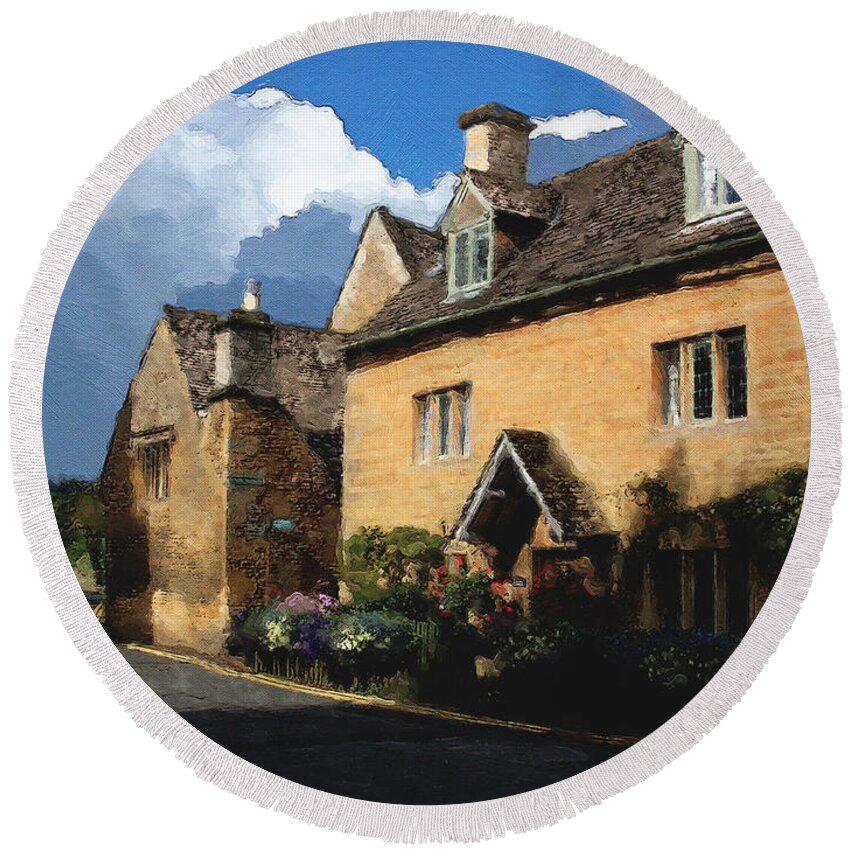 Bourton-on-the-water Round Beach Towel featuring the photograph Bourton Backstreet by Brian Watt