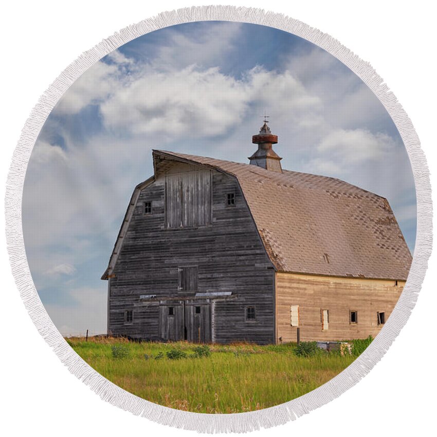 Barn Round Beach Towel featuring the photograph Busy Bee Barn by Darren White