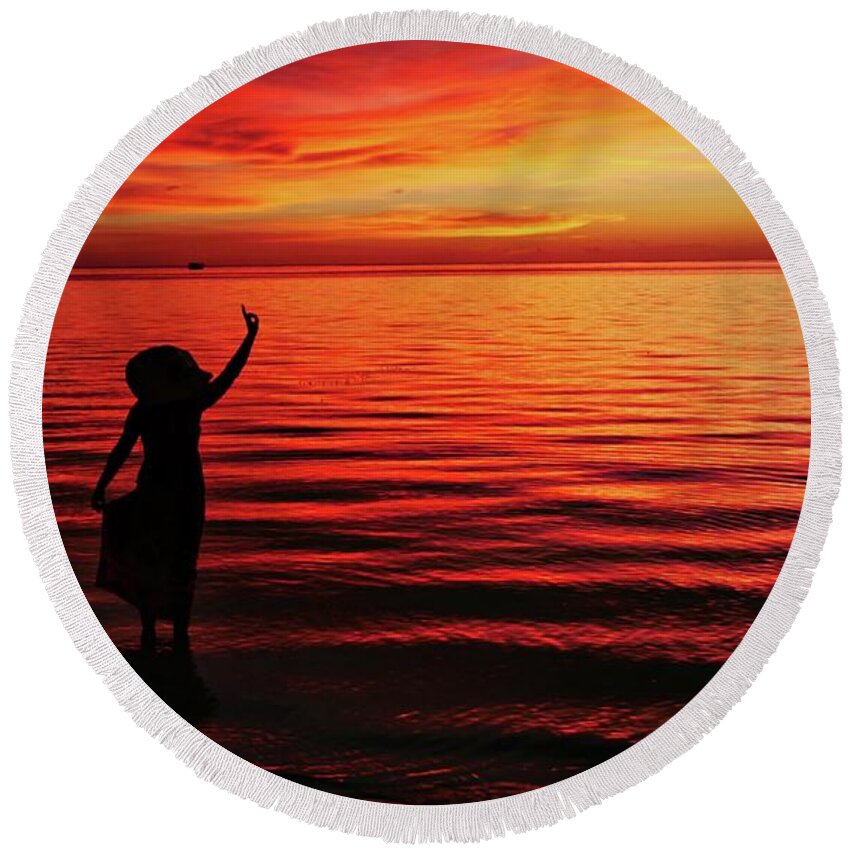 Twilight Round Beach Towel featuring the photograph Bye bye another day by On da Raks