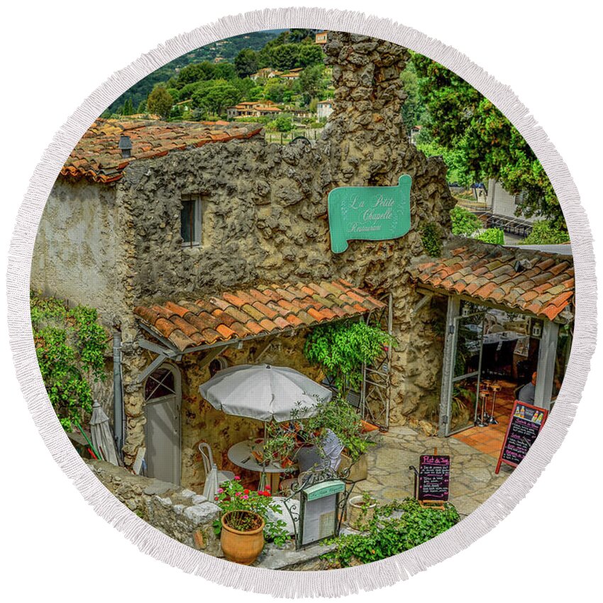 France Round Beach Towel featuring the photograph Cafe Les Baux-de-Provence by Marcy Wielfaert