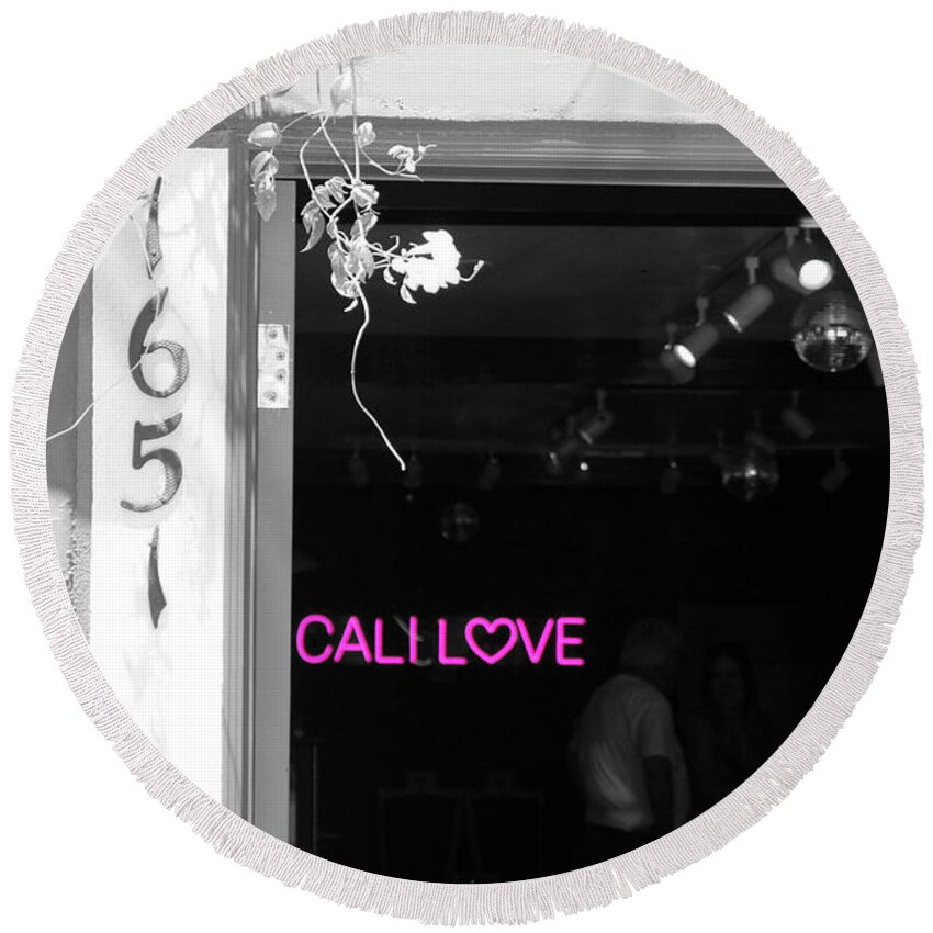 Cali Love Round Beach Towel featuring the photograph Cali Love Neon Sign in Darkened Bar Hot Pink Selective Coloring by Colleen Cornelius