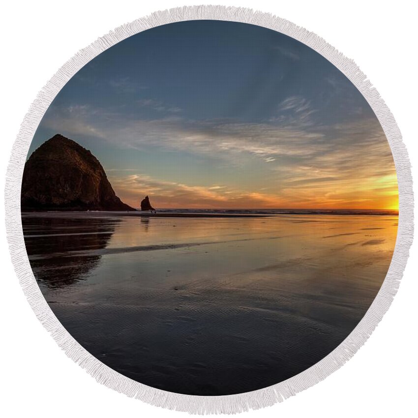 Cannon Beach Round Beach Towel featuring the photograph Cannon Beach Dusk Conclusion by Mike Reid