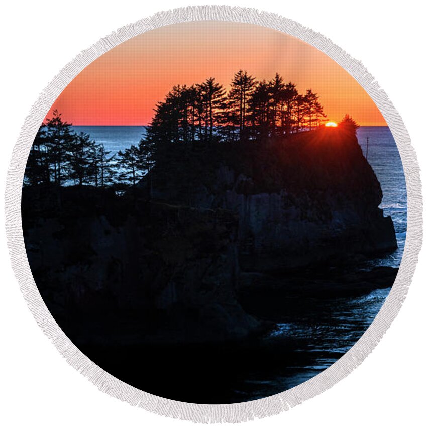 Cape Flattery Round Beach Towel featuring the photograph Cape Flattery by John Poon