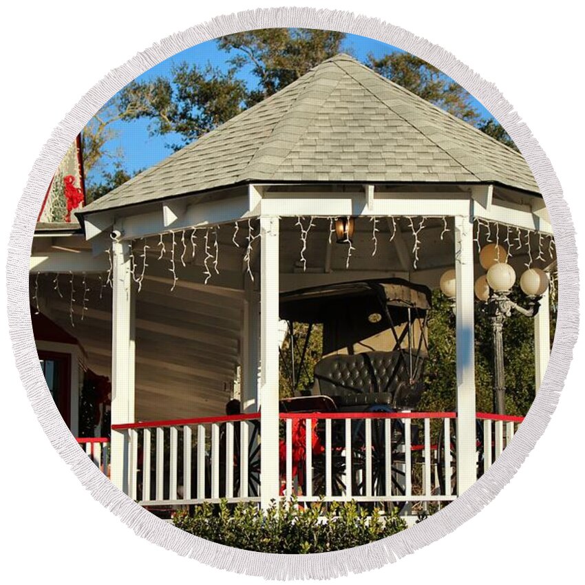 Carriage Round Beach Towel featuring the photograph Carriage In The Gazebo by Cynthia Guinn