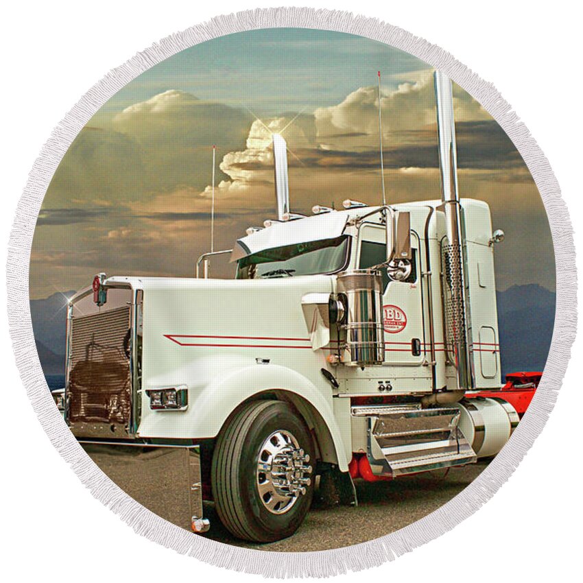 Big Rigs Round Beach Towel featuring the photograph Catr1618-21 by Randy Harris