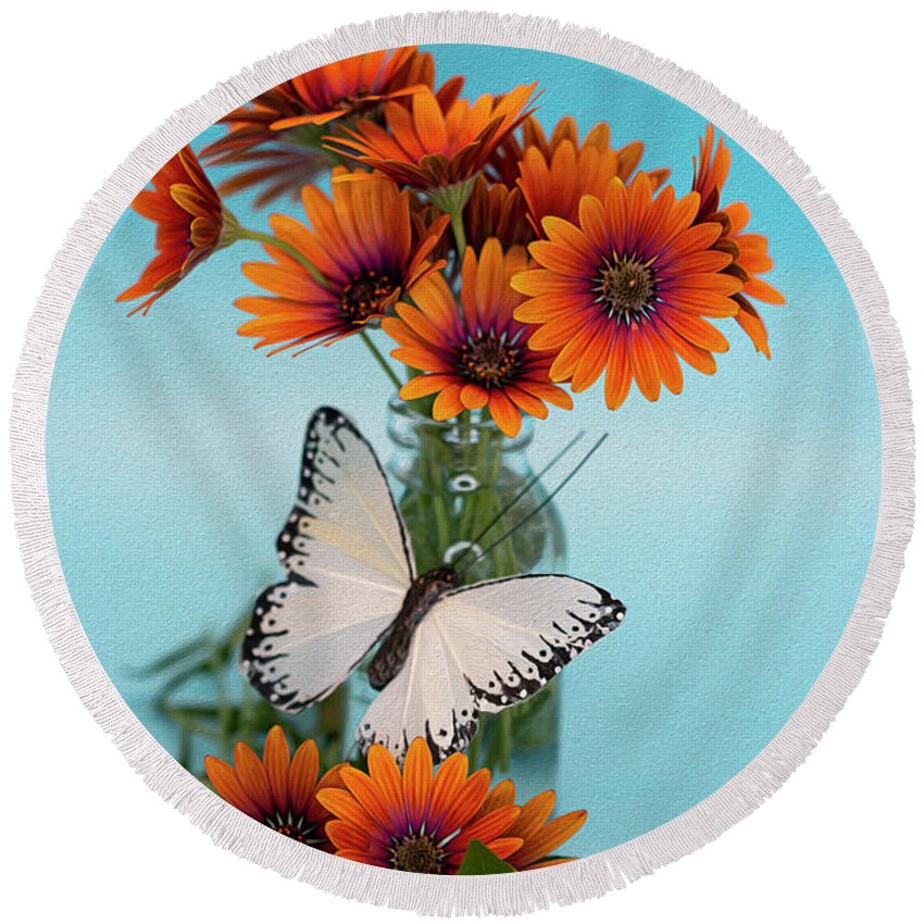 African Daisies Round Beach Towel featuring the photograph Cheer Me Up by Vanessa Thomas