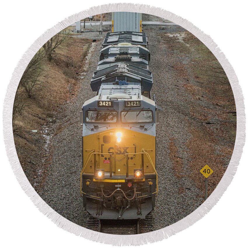 Railroad Round Beach Towel featuring the photograph CSX Q025 as it heads south at Madisonville, Ky by Jim Pearson