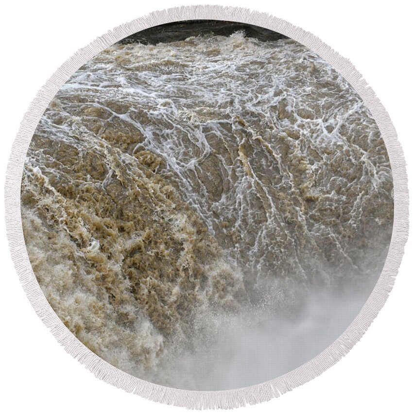 Cumberland Falls Round Beach Towel featuring the photograph Cumberland Falls 14 by Phil Perkins