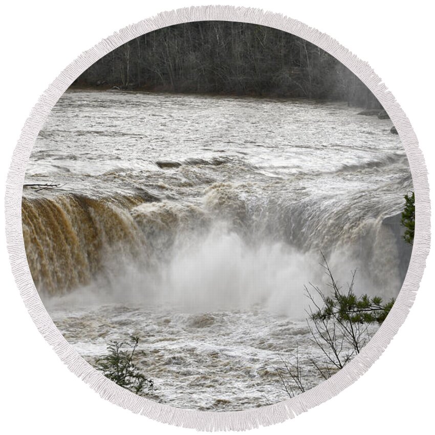 Cumberland Falls Round Beach Towel featuring the photograph Cumberland Falls 19 by Phil Perkins