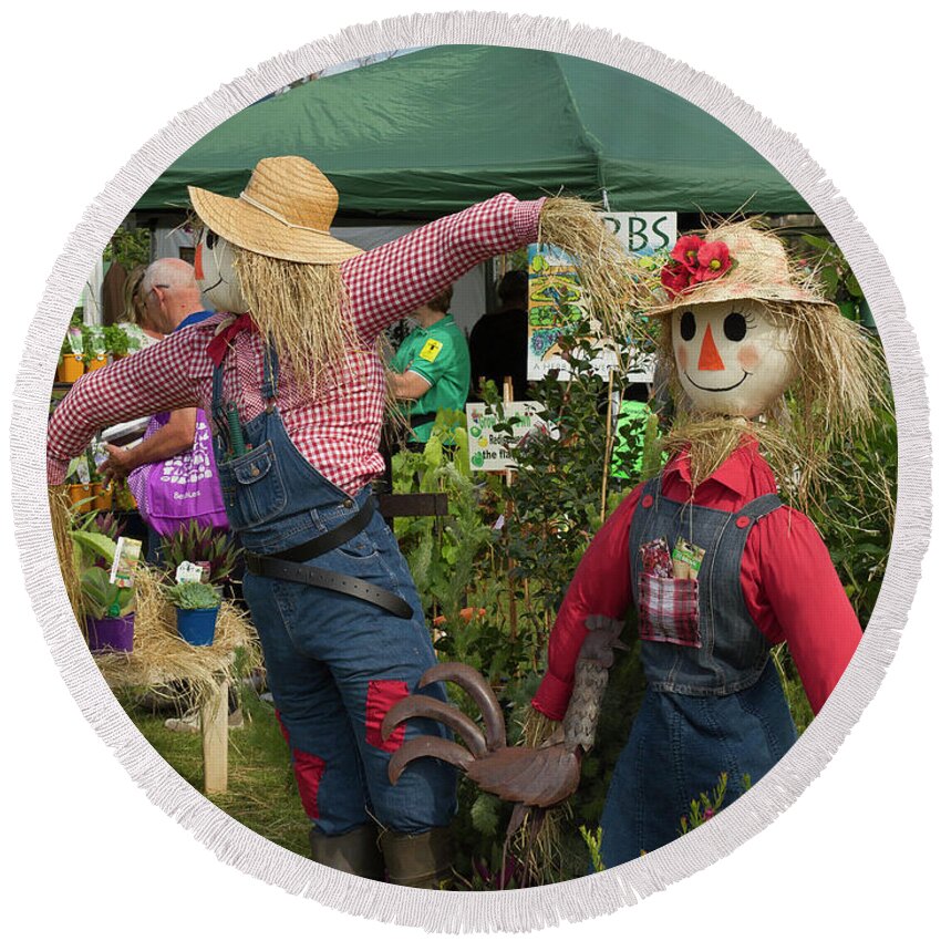 Scarecrows Round Beach Towel featuring the photograph Darby and Joan #2 by Elaine Teague