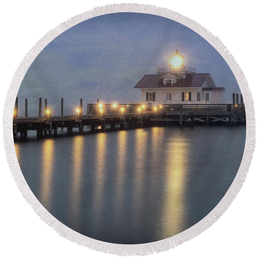 Manteo Round Beach Towel featuring the photograph Dawn at a lighthouse by Izet Kapetanovic