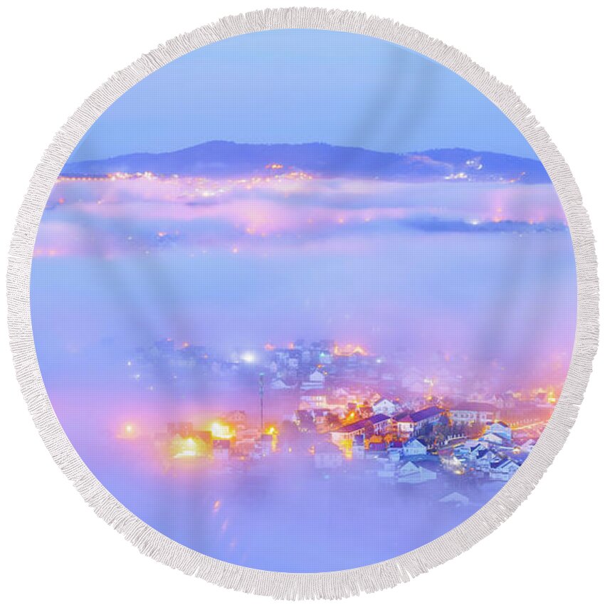 Awesome Round Beach Towel featuring the photograph Dawn On The Fog City by Khanh Bui Phu
