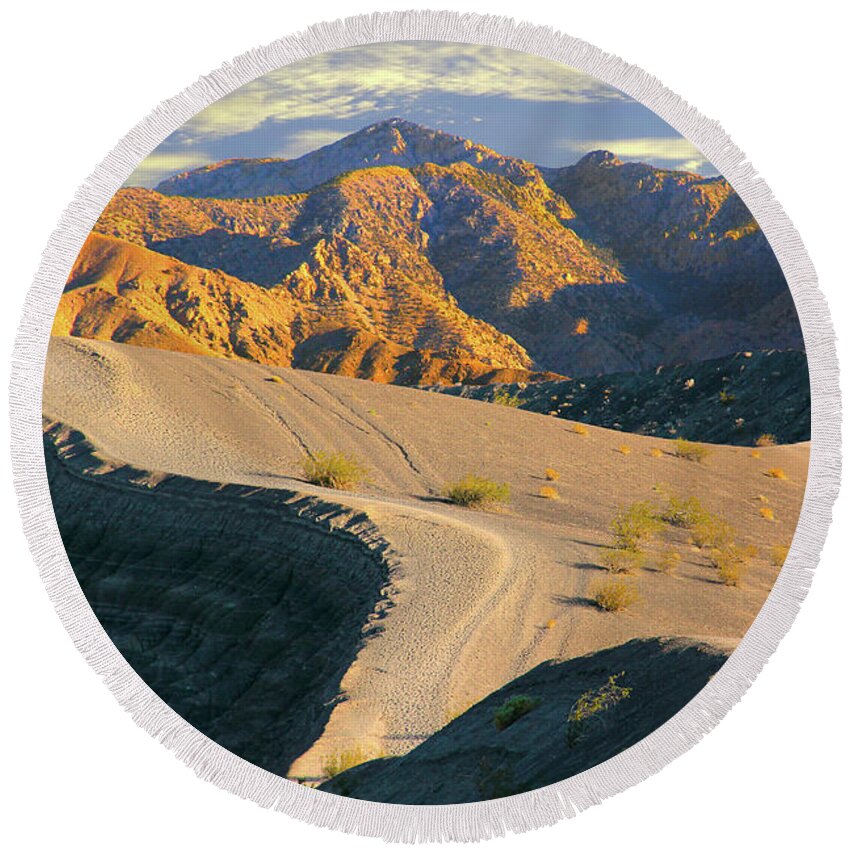 Desert Round Beach Towel featuring the photograph Death Valley at Sunset by Mike McGlothlen