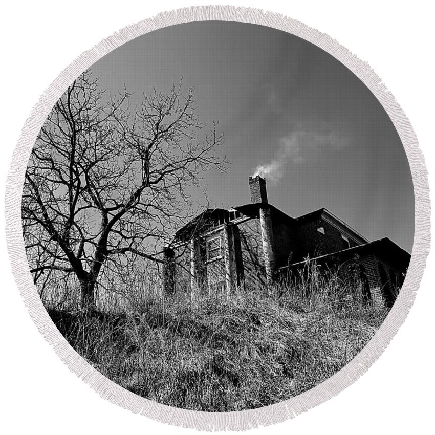 House Round Beach Towel featuring the photograph Eerie in the Country BW by Lee Darnell