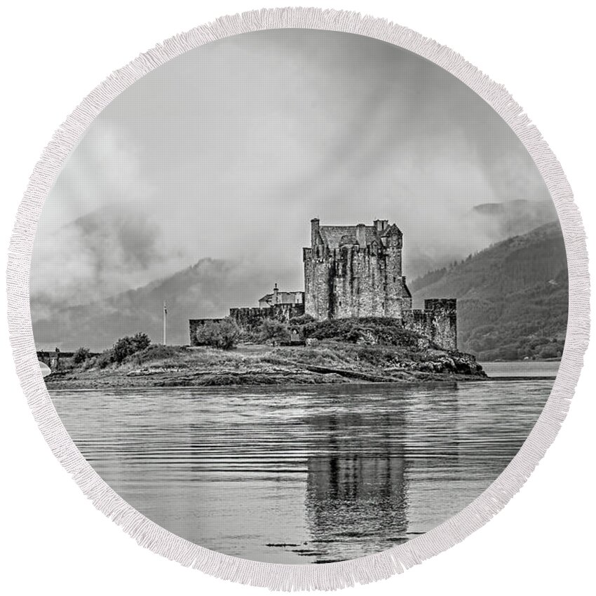 Black And White Round Beach Towel featuring the photograph Eilean Donan Castle by Tom Watkins PVminer pixs