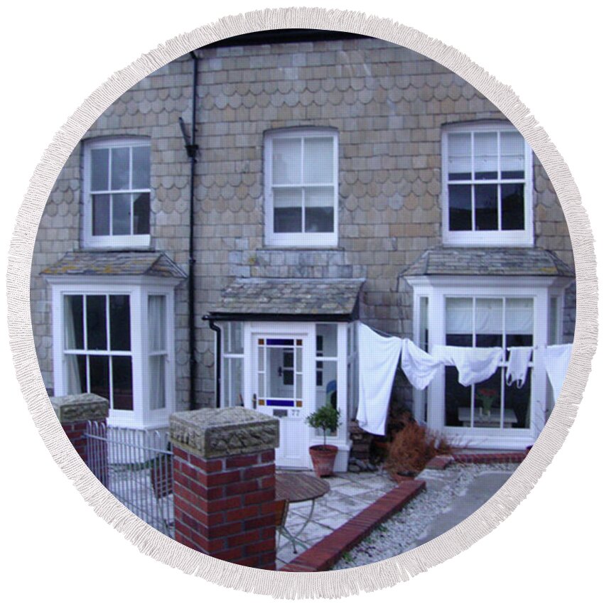 Clothesline Round Beach Towel featuring the photograph English Laundry Port Isaac by Roxy Rich