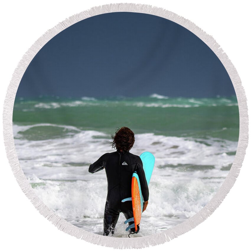 Water Round Beach Towel featuring the photograph Facing Your Fears by Stelios Kleanthous
