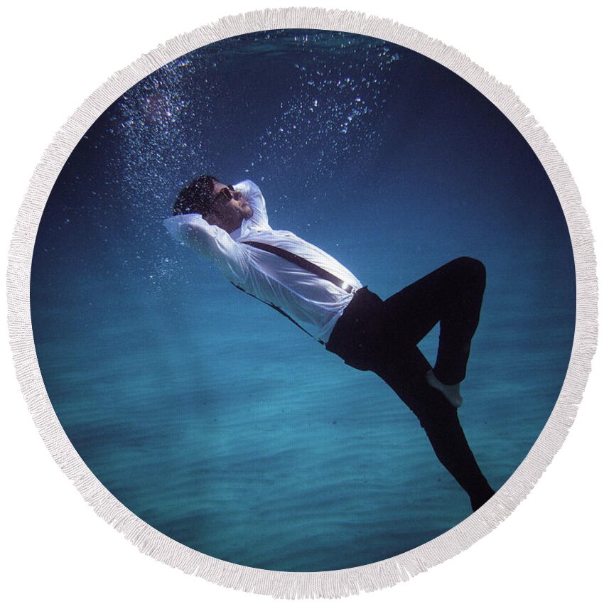 Underwater Round Beach Towel featuring the photograph Fashion Man by Gemma Silvestre