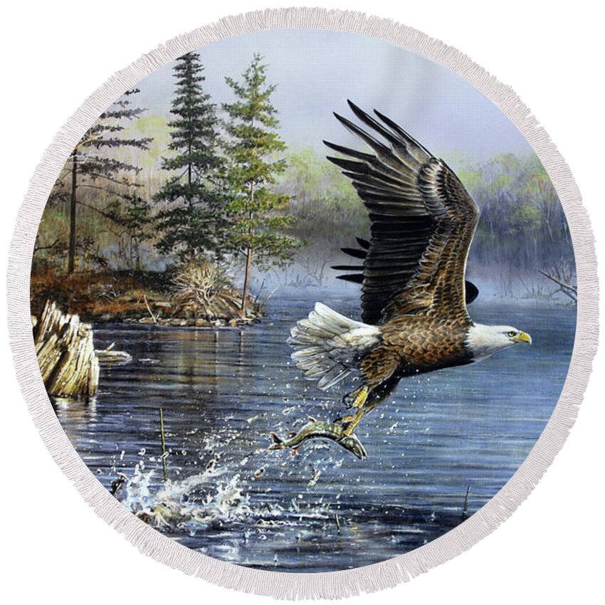 Scott Zoellick Round Beach Towel featuring the painting Fishing eagle by Scott Zoellick