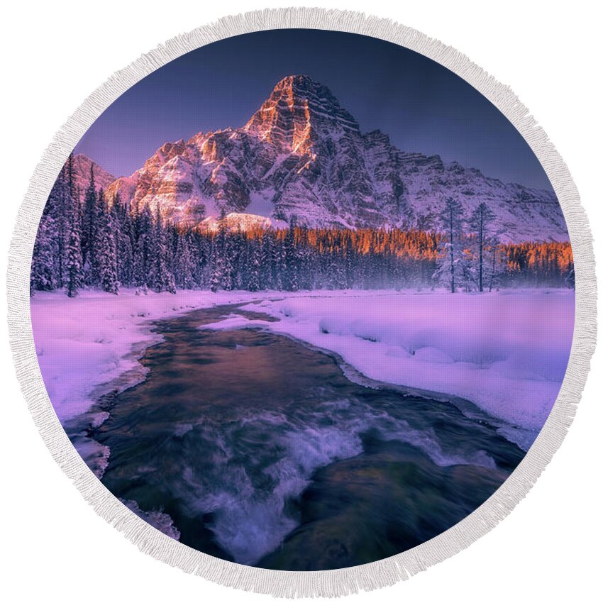 Winter Round Beach Towel featuring the photograph Flow to the mountain by Henry w Liu