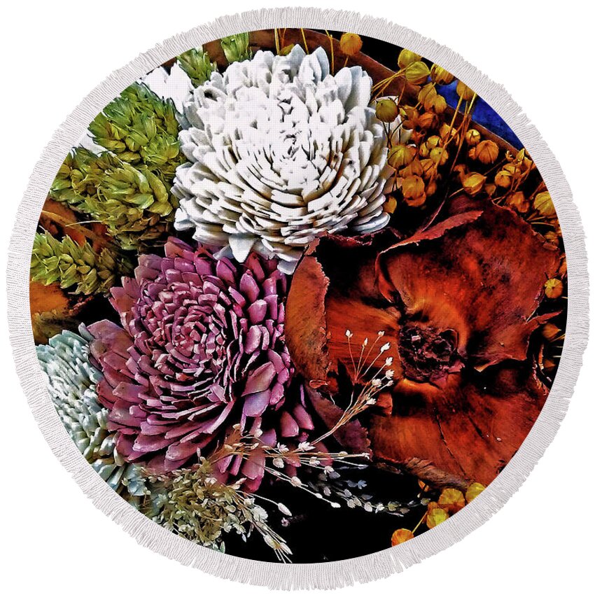 Flower Round Beach Towel featuring the photograph Flower Entre by Andrew Lawrence