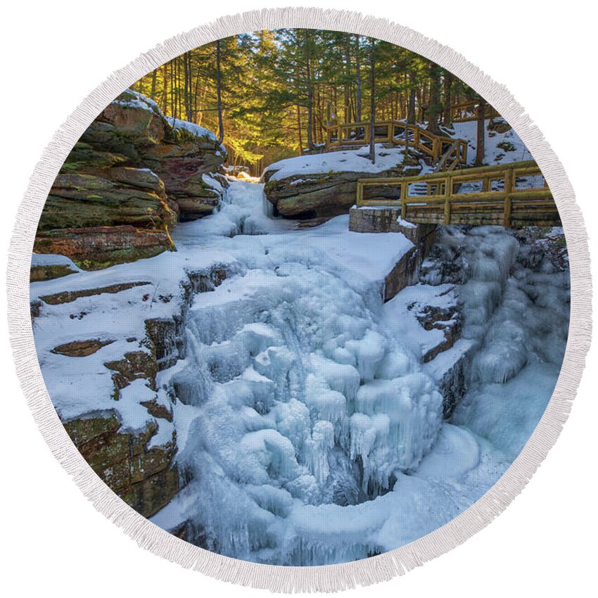 Visit White Mountain National Forest Round Beach Towel featuring the photograph Frozen Sabbaday Falls by Juergen Roth