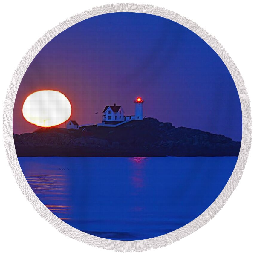 Cape Neddick Lighthouse Round Beach Towel featuring the photograph Full Moon Over the Nubble by Steve Brown