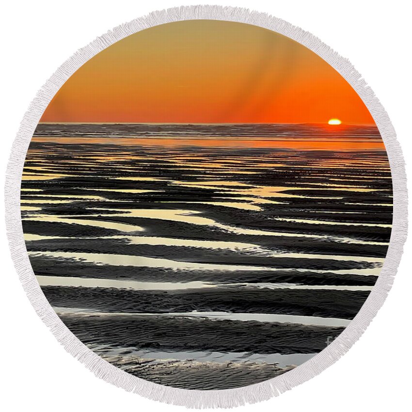 Sunset Round Beach Towel featuring the photograph Glorious Fleeting Moments Of Wonder by Tanya Filichkin