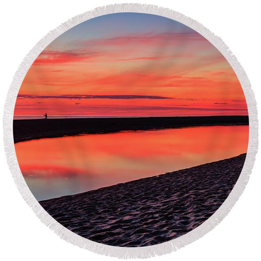 Seascape Round Beach Towel featuring the photograph Hanging Valley Sunrise by David Lee